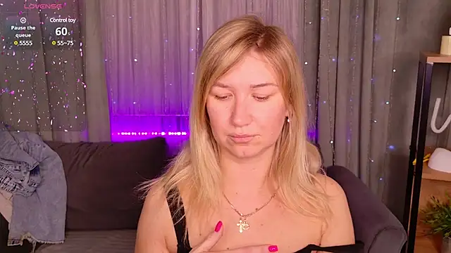 Snapshot of MilaBott chatting on 01.29.25 MilaBott online show from 01.29.25