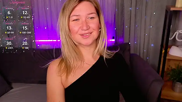 Snapshot of MilaBott chatting on 02.01.25 MilaBott online show from 02.01.25