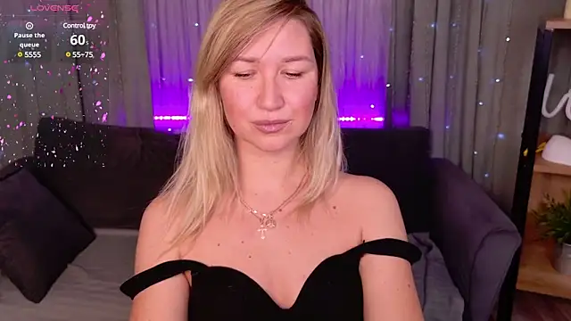 Snapshot of MilaBott chatting on 02.02.25 MilaBott online show from 02.02.25