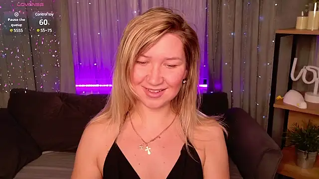 Snapshot of MilaBott chatting on 02.03.25 MilaBott online show from 02.03.25