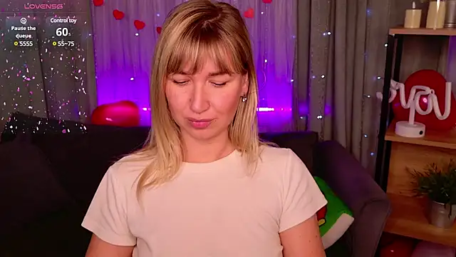 Snapshot of MilaBott chatting on 02.13.25 MilaBott online show from 02.13.25