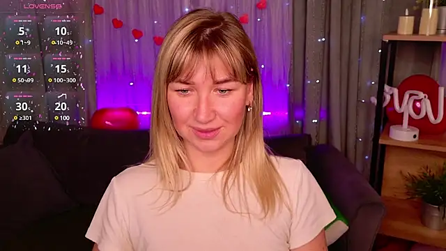 Snapshot of MilaBott chatting on 02.13.25 MilaBott online show from 02.13.25