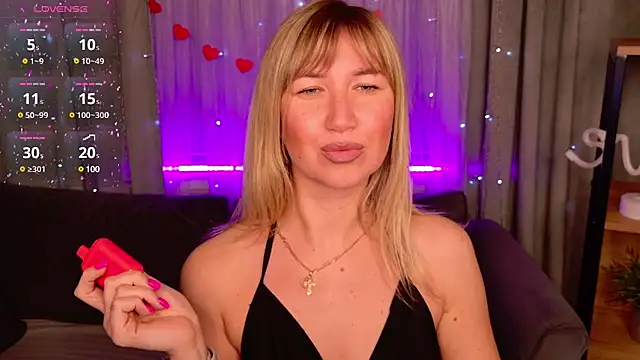 Snapshot of MilaBott chatting on 02.17.25 MilaBott online show from 02.17.25