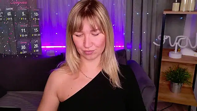 Snapshot of MilaBott chatting on 02.18.25 MilaBott online show from 02.18.25