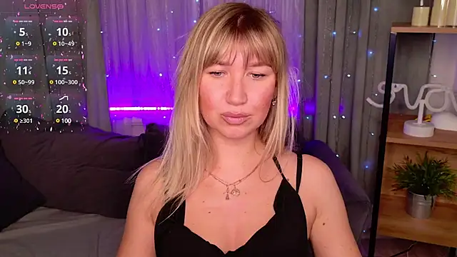 Snapshot of MilaBott chatting on 02.19.25 MilaBott online show from 02.19.25