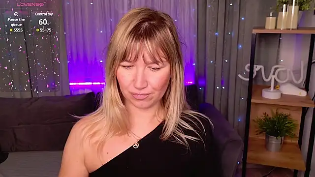 Snapshot of MilaBott chatting on 02.21.25 MilaBott online show from 02.21.25