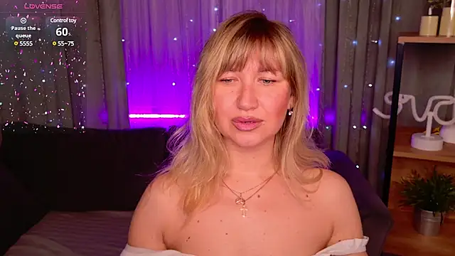 Snapshot of MilaBott chatting on 02.23.25 MilaBott online show from 02.23.25