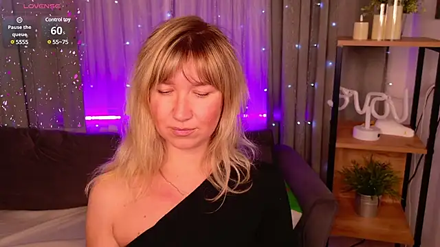 Snapshot of MilaBott chatting on 02.24.25 MilaBott online show from 02.24.25