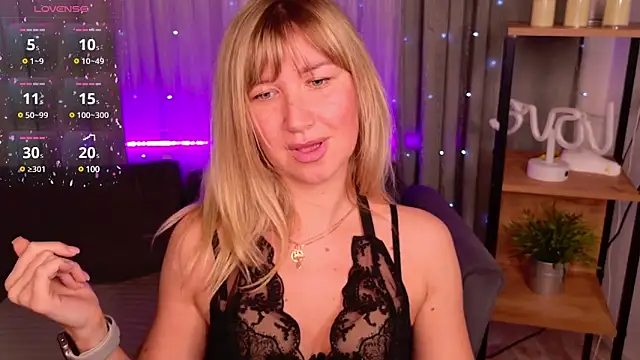 Snapshot of MilaBott chatting on 02.26.25 MilaBott online show from 02.26.25