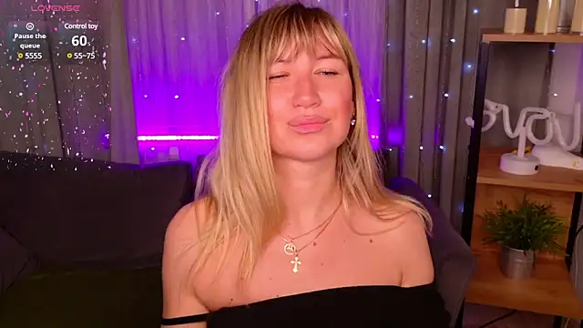 Snapshot of MilaBott chatting on 02.27.25 MilaBott online show from 02.27.25