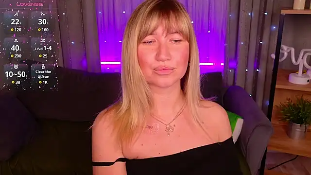 Snapshot of MilaBott chatting on 02.27.25 MilaBott online show from 02.27.25