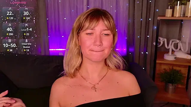 Snapshot of MilaBott chatting on 03.03.25 MilaBott online show from 03.03.25