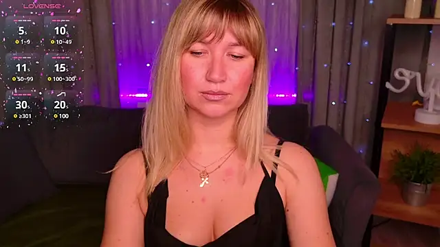 Snapshot of MilaBott chatting on 03.07.25 MilaBott online show from 03.07.25