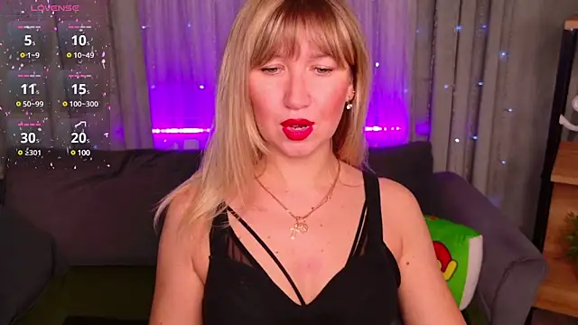 Snapshot of MilaBott chatting on 03.13.25 MilaBott online show from 03.13.25