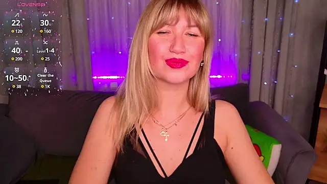 Snapshot of MilaBott chatting on 03.13.25 MilaBott online show from 03.13.25