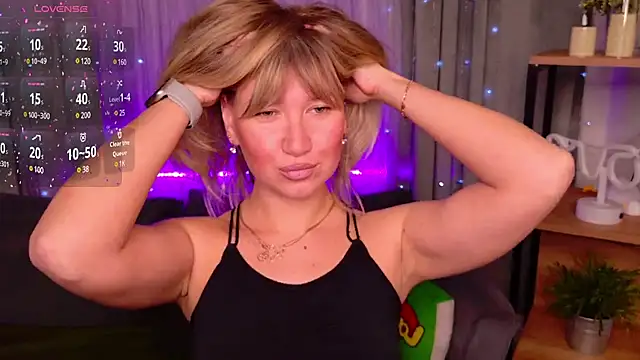 Snapshot of MilaBott chatting on 03.14.25 MilaBott online show from 03.14.25