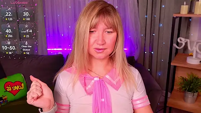 Snapshot of MilaBott chatting on 03.17.25 MilaBott online show from 03.17.25