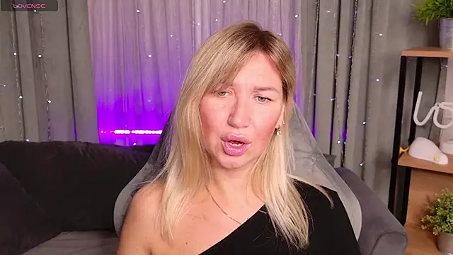 Snapshot of MilaBott chatting on 09.17.25 MilaBott online show from 09.17.25