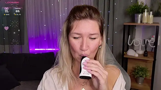 Snapshot of MilaBott chatting on 09.19.25 MilaBott online show from 09.19.25