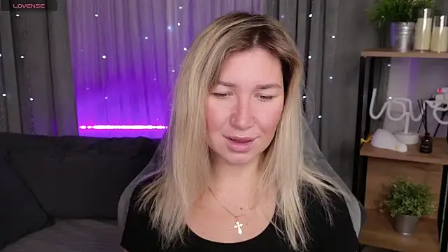 Snapshot of MilaBott chatting on 09.24.25 MilaBott online show from 09.24.25