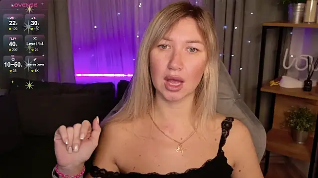 Snapshot of MilaBott chatting on 10.06.25 MilaBott online show from 10.06.25