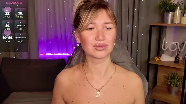 Snapshot of MilaBott chatting on 10.07.25 MilaBott online show from 10.07.25