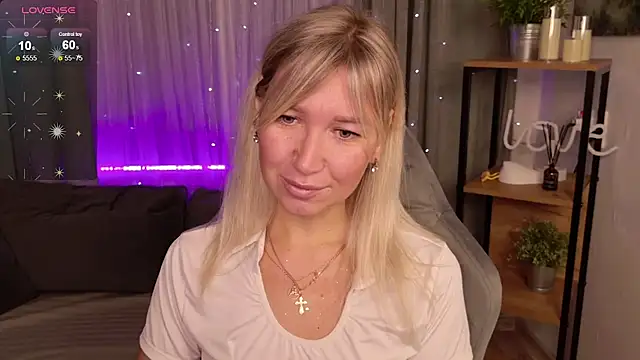 Snapshot of MilaBott chatting on 10.15.25 MilaBott online show from 10.15.25