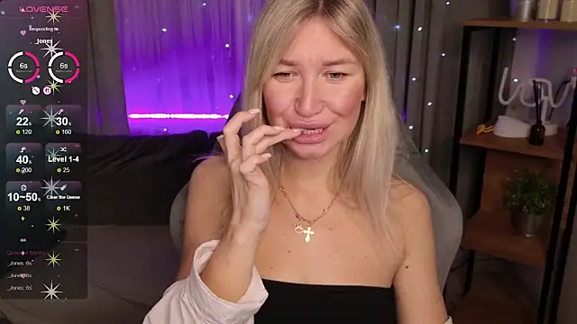 Snapshot of MilaBott chatting on 10.18.25 MilaBott online show from 10.18.25