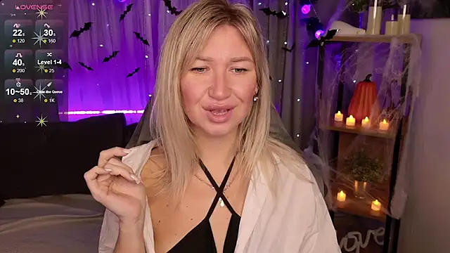 Snapshot of MilaBott chatting on 10.19.25 MilaBott online show from 10.19.25