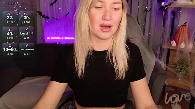 Snapshot of MilaBott chatting on 10.28.25 MilaBott online show from 10.28.25