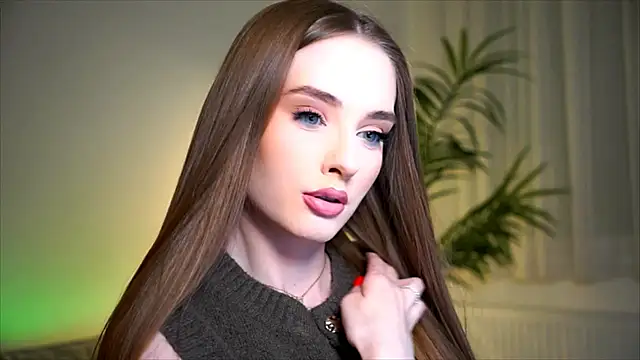 petitegonwiild online show from 10.29.25