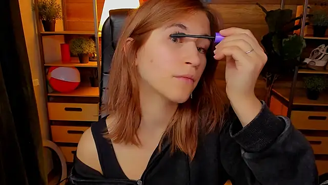 Snapshot of Moon13152 chatting on 09.26.25 Moon13152 online show from 09.26.25