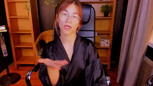 Snapshot of Moon13152 chatting on 09.28.25 Moon13152 online show from 09.28.25