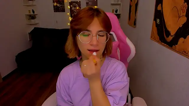 Snapshot of Moon13152 chatting on 11.03.25 Moon13152 online show from 11.03.25