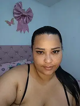 Snapshot of Clarigil chatting on 02.13.26 Clarigil online show from 02.13.26