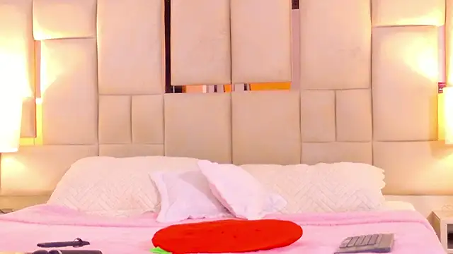 Ariana Lu online show from 10.13.25