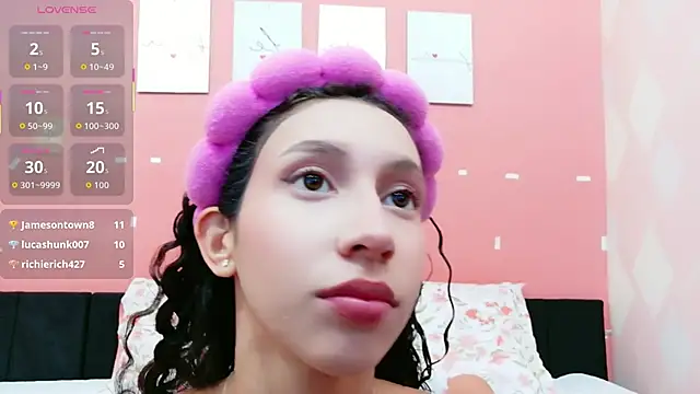 Beautifulskinny18 online show from 10.22.25