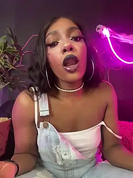 TIFFANYYSTAR online show from 10.20.25