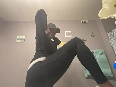 Snapshot of wynterheat chatting on 12.20.24 wynterheat online show from 12.20.24