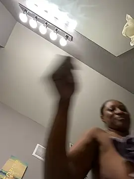 Snapshot of wynterheat chatting on 12.21.24 wynterheat online show from 12.21.24