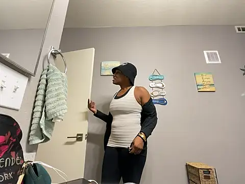 Snapshot of wynterheat chatting on 12.24.24 wynterheat online show from 12.24.24