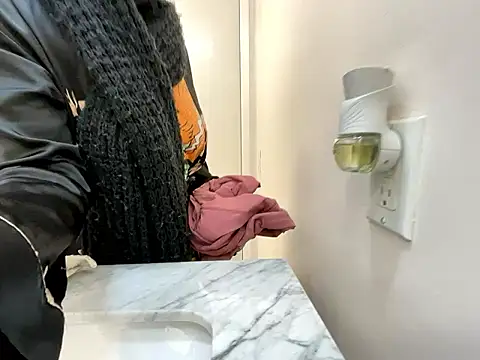 Snapshot of wynterheat chatting on 01.12.25 wynterheat online show from 01.12.25