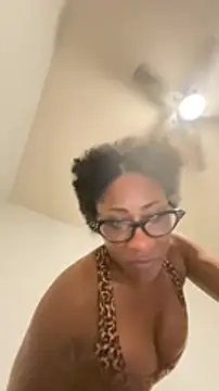 Snapshot of wynterheat chatting on 01.21.25 wynterheat online show from 01.21.25