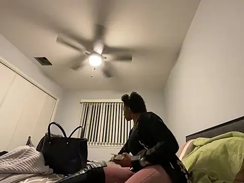 Snapshot of wynterheat chatting on 01.30.25 wynterheat online show from 01.30.25