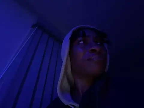 Snapshot of wynterheat chatting on 02.08.25 wynterheat online show from 02.08.25