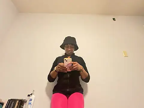 Snapshot of wynterheat chatting on 02.09.25 wynterheat online show from 02.09.25