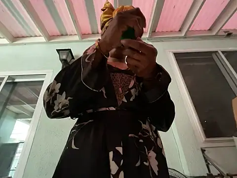 Snapshot of wynterheat chatting on 02.10.25 wynterheat online show from 02.10.25