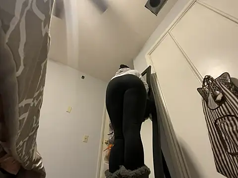 Snapshot of wynterheat chatting on 02.14.25 wynterheat online show from 02.14.25