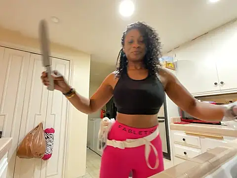 Snapshot of wynterheat chatting on 02.21.25 wynterheat online show from 02.21.25