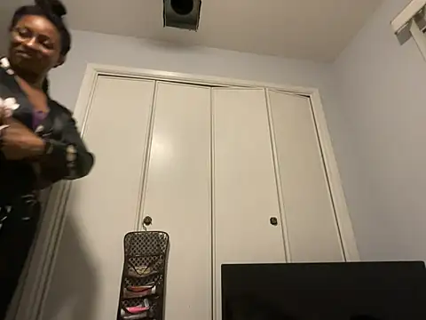 Snapshot of wynterheat chatting on 02.24.25 wynterheat online show from 02.24.25